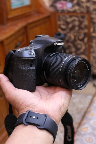 Canon 60d with 18/55mm professional dslr. 5