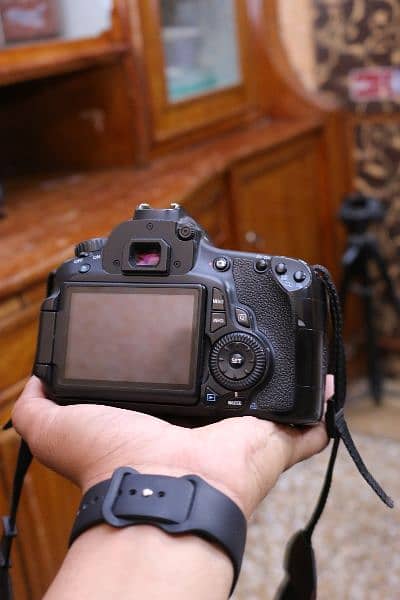 Canon 60d with 18/55mm professional dslr. 6