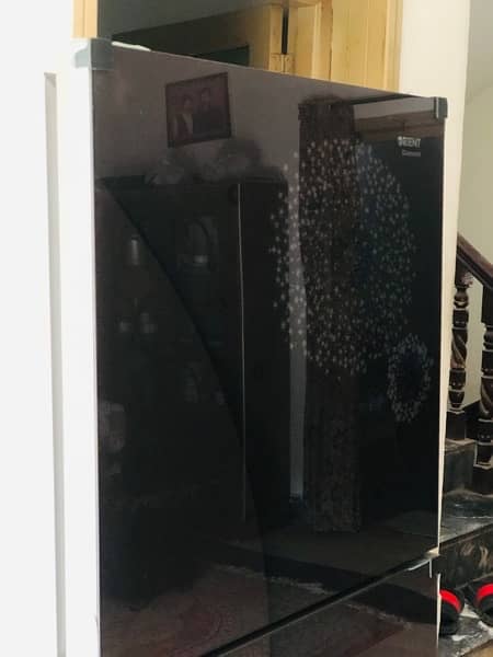 orient Refrigerator Crystal Medium Size new 0