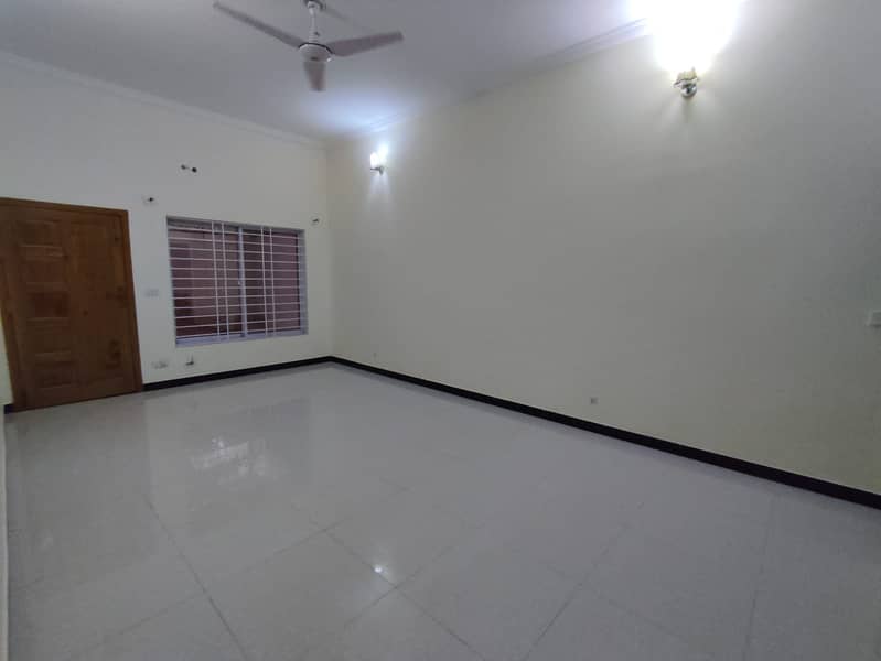 40 80 (14 marla) Basement available for rent in G-13 with all facilities ON IDEAL LOCATION 2