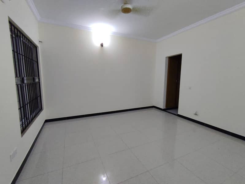 40 80 (14 marla) Basement available for rent in G-13 with all facilities ON IDEAL LOCATION 4