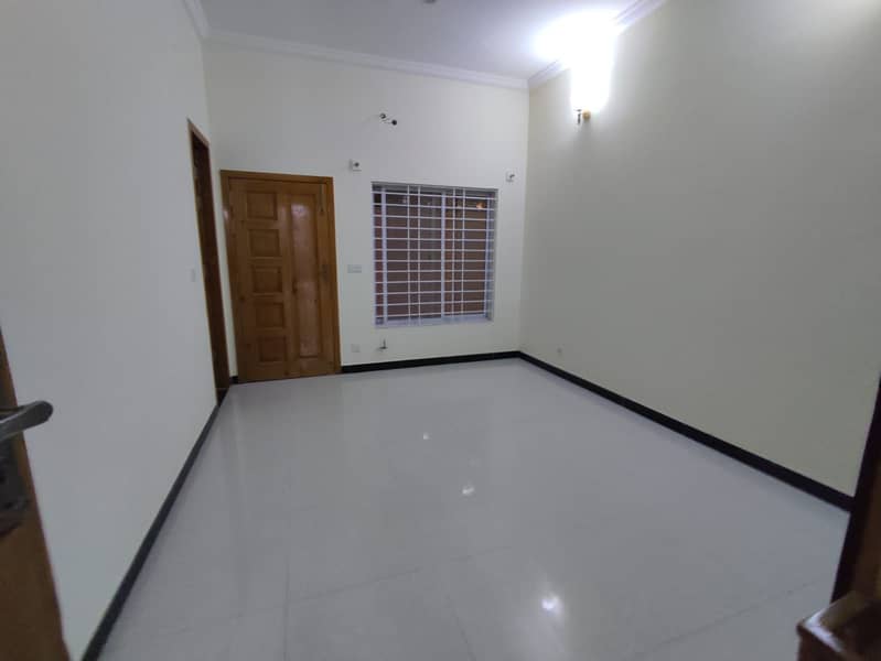 40 80 (14 marla) Basement available for rent in G-13 with all facilities ON IDEAL LOCATION 5