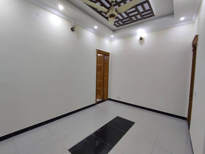 40 80 (14 marla) Basement available for rent in G-13 with all facilities ON IDEAL LOCATION 8
