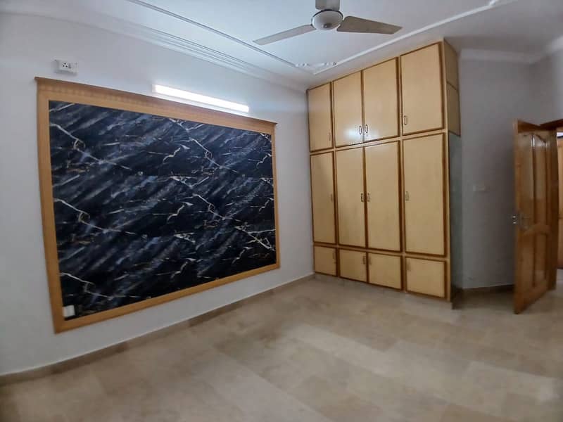 30 60 (7 marla) Ground portion available for rent in G-13 with all facilities 4