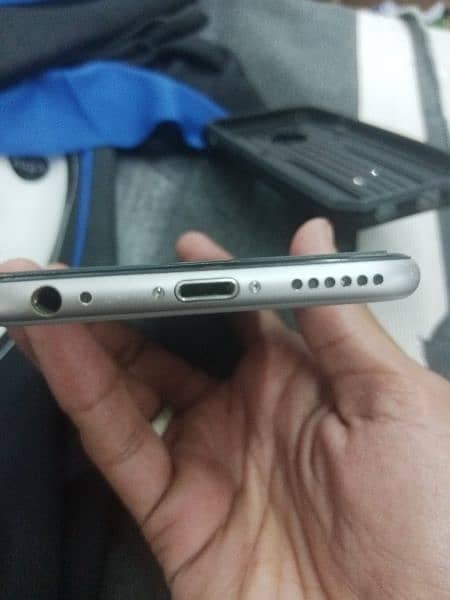 iPhone 6s Non PTA 32 GB bagair khula hua 10/10 condition ek hath 6