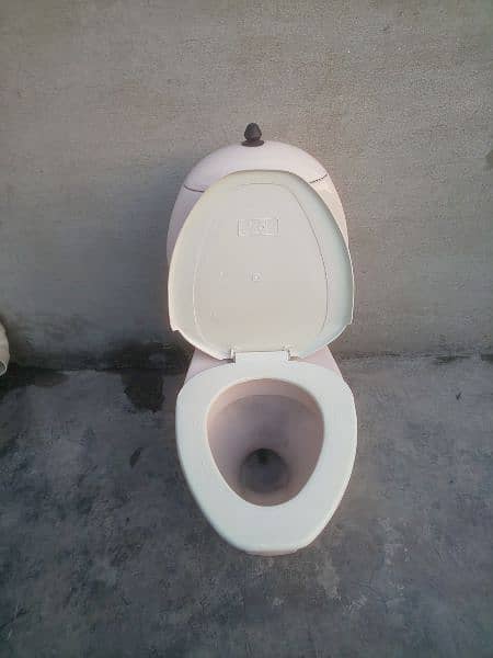 Used commode in good condition 0