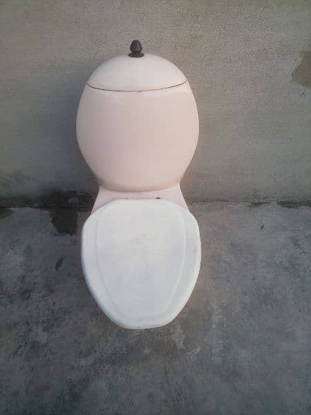 Used commode in good condition 1