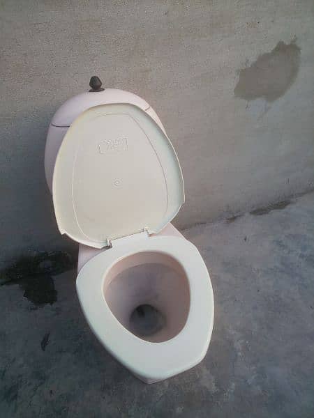 Used commode in good condition 3