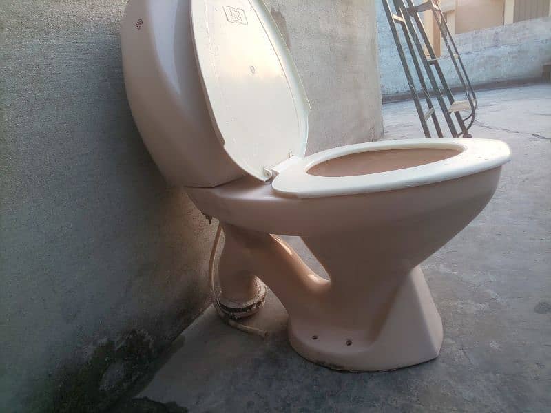 Used commode in good condition 4
