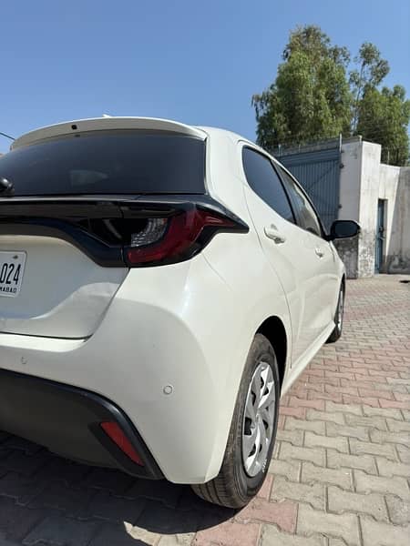 Toyota Yaris 2021  PEARL WHITE 4