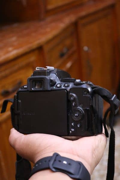 Nikon D5500 with 55 200mm Vr lens. 2