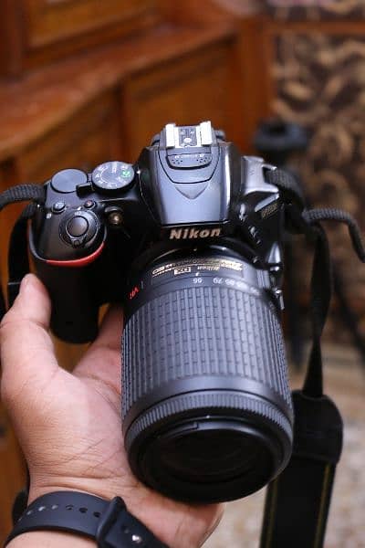 Nikon D5500 with 55 200mm Vr lens. 4