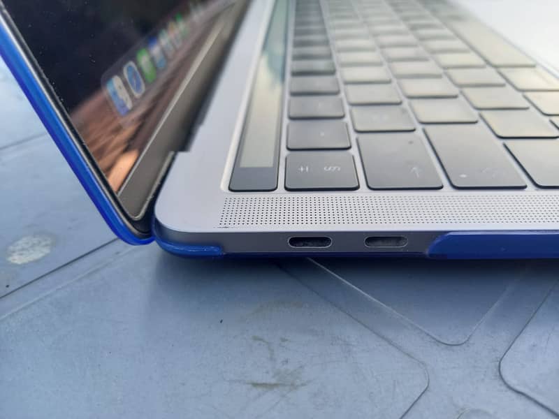 MacBook Pro 2017, Display 13″, core i7, 16GB ram, 1TB SSD 7