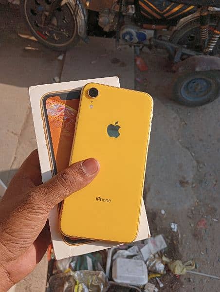 iphone XR 128gb only pannal changes 85%health with box 0