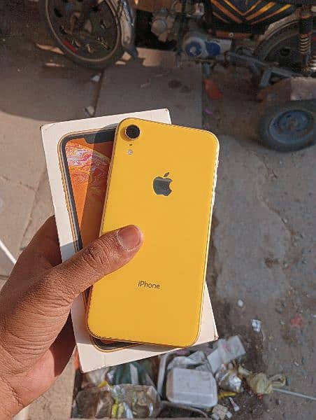 iphone XR 128gb only pannal changes 85%health with box 4