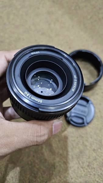 urgent sale my Nikon Lens 2