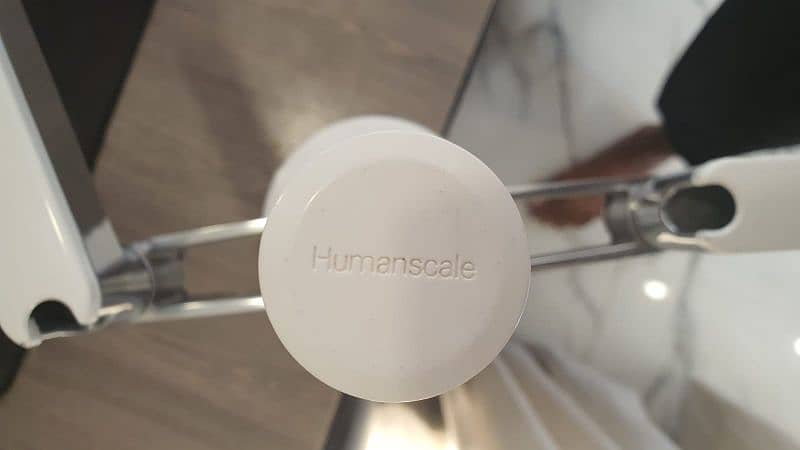 Humanscale Dual Monitor Stand 4