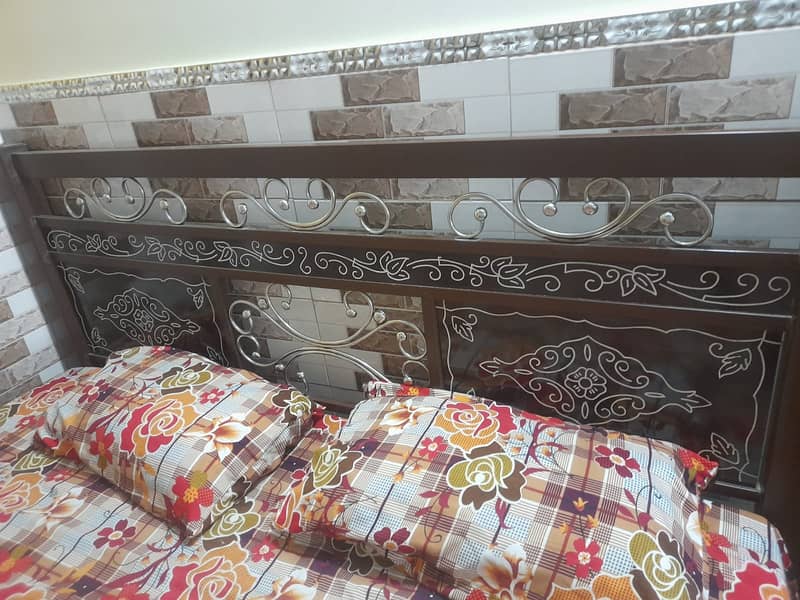 King Size Iron Bed 1