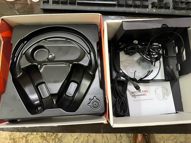 Steel Series Arctis Pro+GameDAC Wired Gaming Headset 3