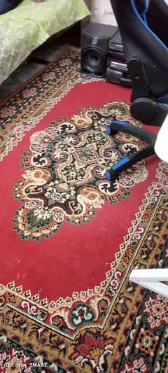 Red colour carpet / Medium size/good condiation