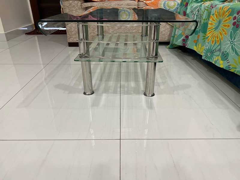 center table just got it polished so it’s in good condition 4