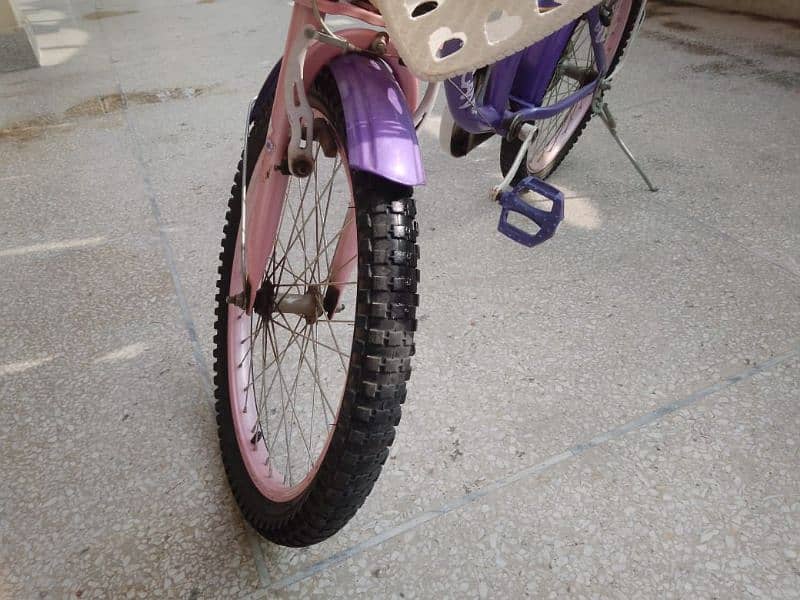kids cycle in mint condition 1