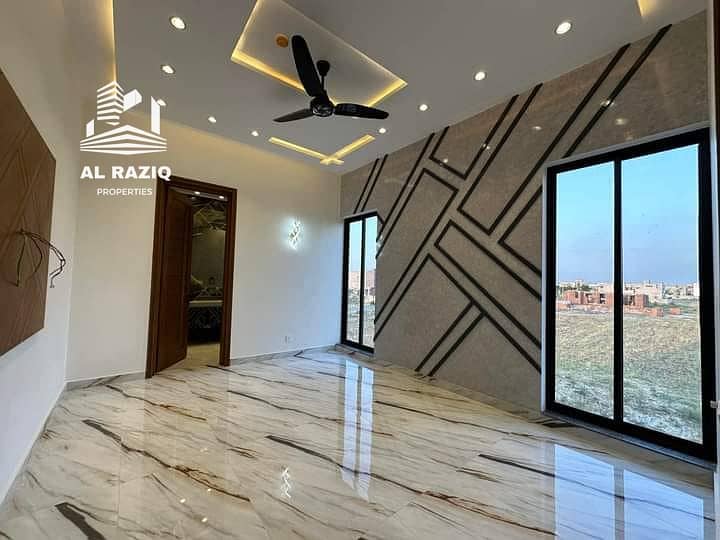 FIVE MARLA STYLISH HOUSE IS FOR RENT IN DHA 9 TOWN 11