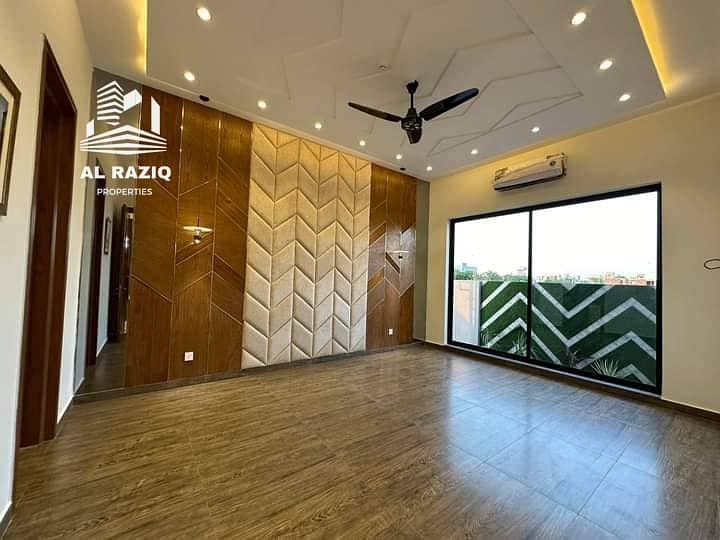 FIVE MARLA STYLISH HOUSE IS FOR RENT IN DHA 9 TOWN 17