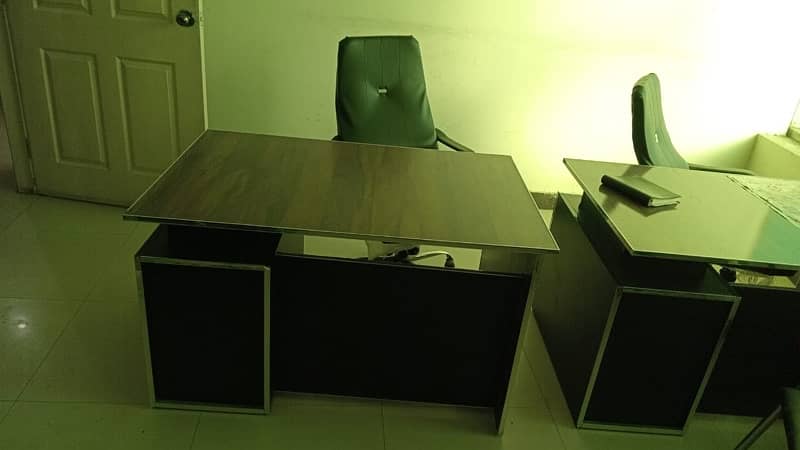 office furniture and office accessories 7