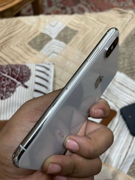 iPhone x 64GB 86% betry factory unlock 4