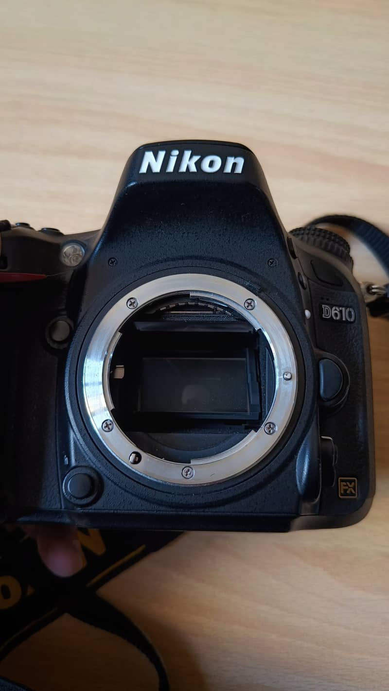 Nikon D610 body with box 2