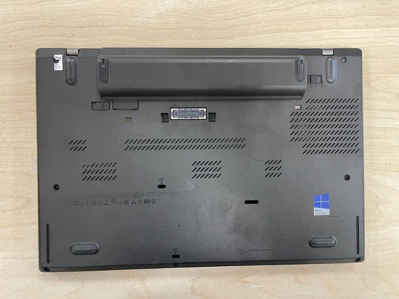 Lenovo laptop Thinkpad T460 i5 6th Gen 8 GB 256 GB 5 hrs Bat 14 inch 7