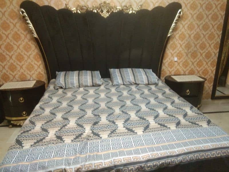 Luxurious Bedroom Furniture Set 6