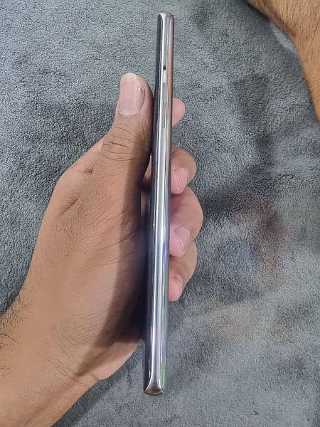 oneplus 8 8gb 128gb dual sim 10/10 condition waterpack 2