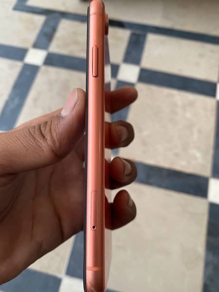 iPhone  Xr 64 gb 9/10 condition  red coulour 1