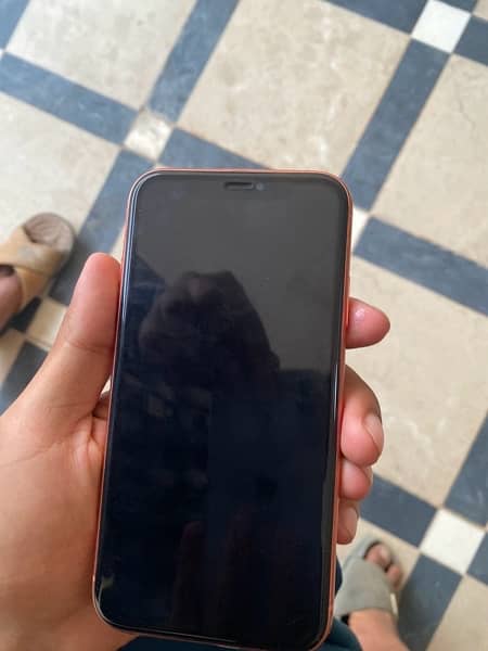 iPhone  Xr 64 gb 9/10 condition  red coulour 3
