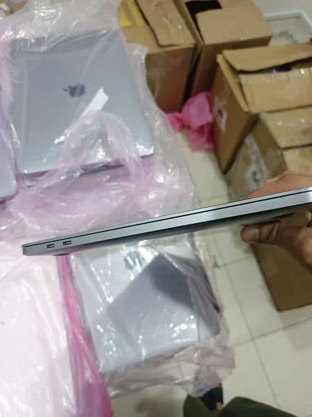 MACBOOK PRO  2019 13 INCH TOUCHBAR CORE I5 Q-C 8GB RAM 512GB SSD 8