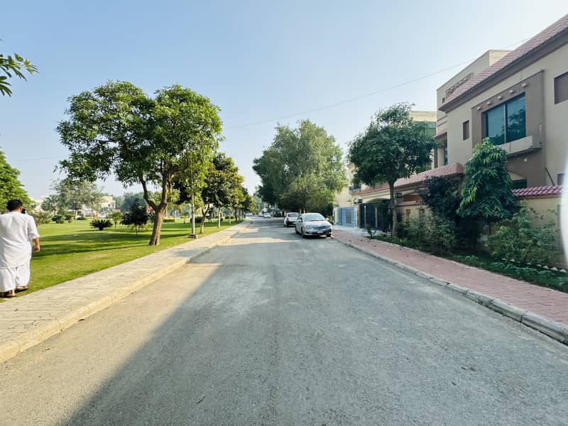8 Marla Commercial Plots New Deal Open Form Golf View Residencia - Phase 2 Bahria Town, Lahore 2