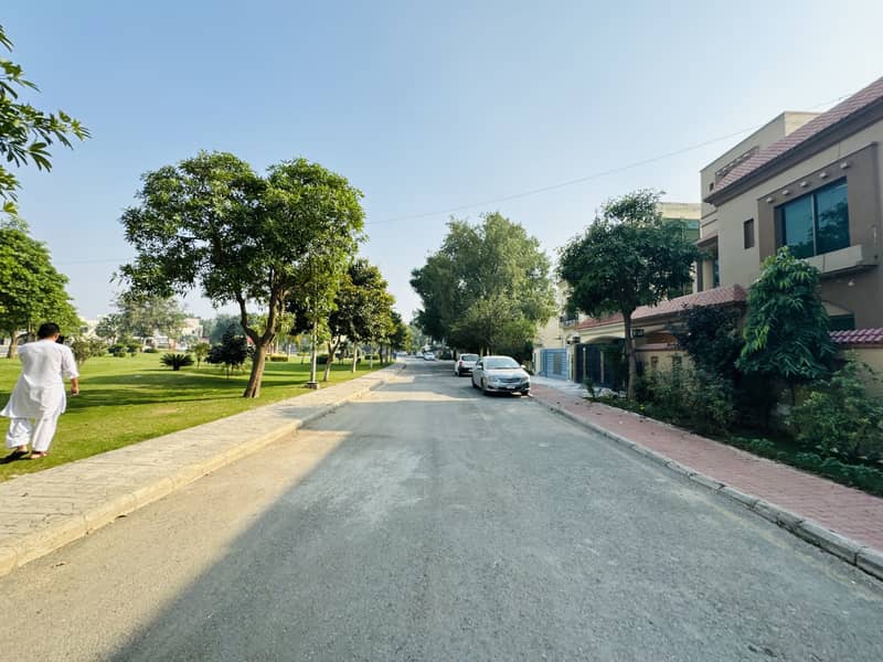 8 Marla Commercial Plots New Deal Open Form Golf View Residencia - Phase 2 Bahria Town, Lahore 3