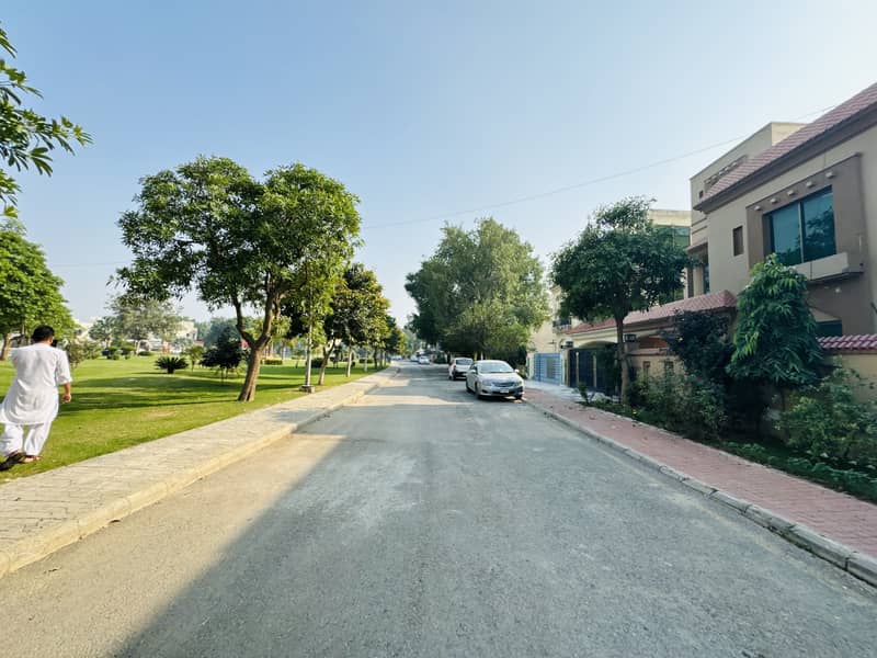 8 Marla Commercial Plots New Deal Open Form Golf View Residencia - Phase 2 Bahria Town, Lahore 4