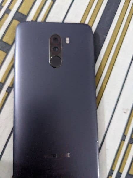 Xiaomi pocophone f1 0