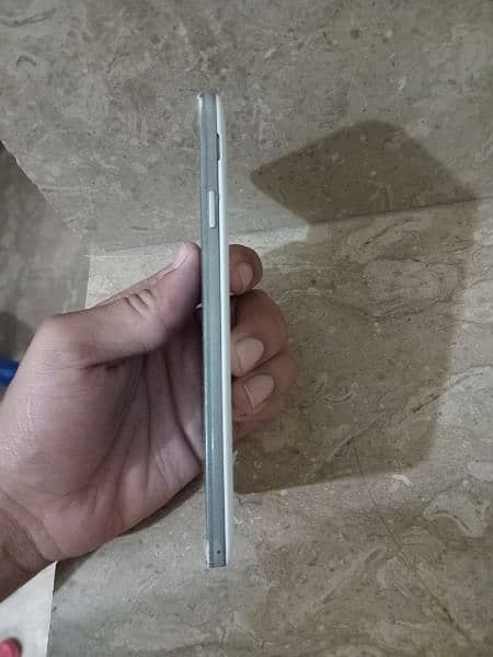 Galaxy Note 3 ( Rs 8000) 2/32 Gb 8