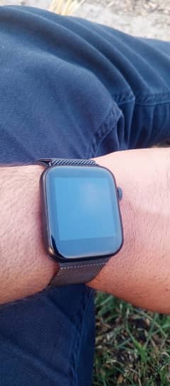 Series 7 smart watch with metal strap's 0