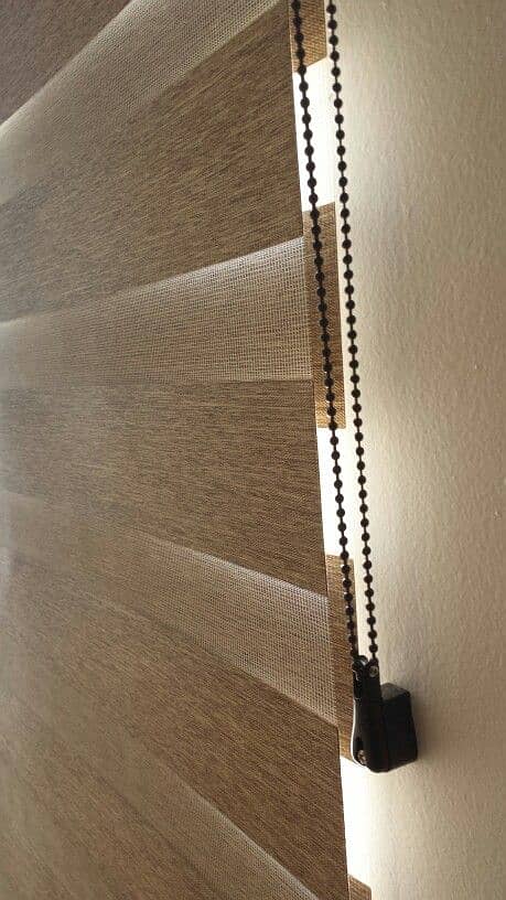 blinds , curtian 11