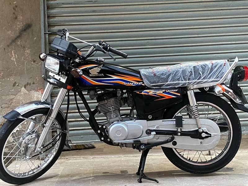Honda 125  model  2018 achi bike leny waly bhai rabta kren 1