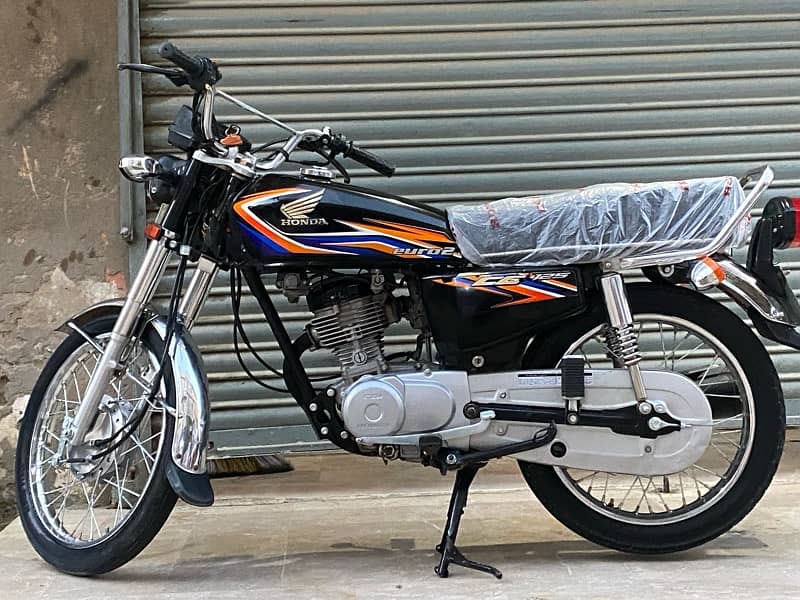 Honda 125  model  2018 achi bike leny waly bhai rabta kren 2