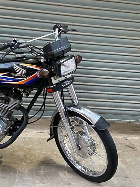 Honda 125  model  2018 achi bike leny waly bhai rabta kren 9