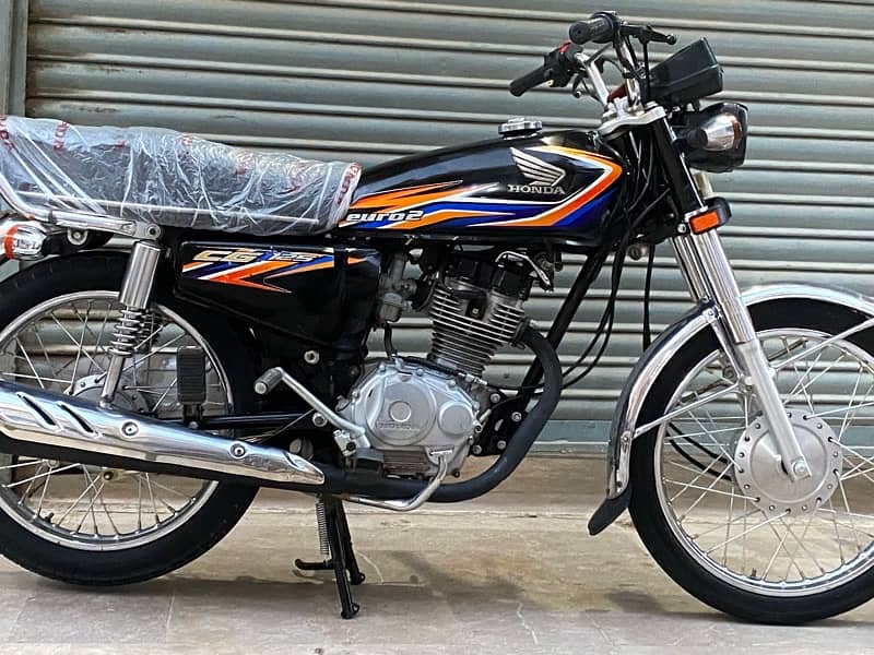Honda 125  model  2018 achi bike leny waly bhai rabta kren 15