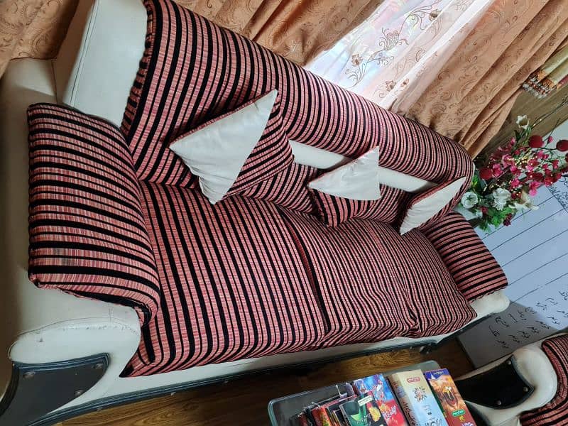 5 seater sofa set in best condition 2