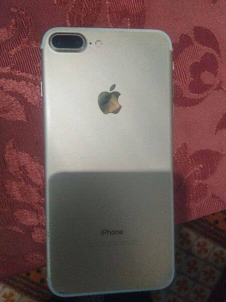 iphone 7+ 32gb PTA approved All ok bas silent wala button krab ha 2